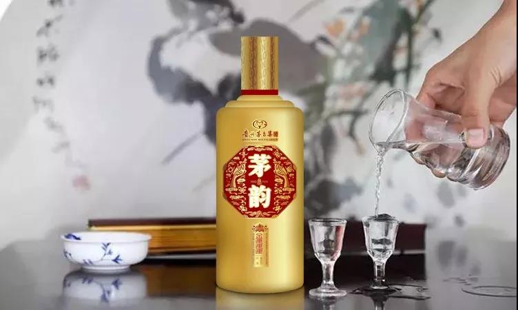 苏东坡爱作画,但作画前必须饮酒;他的书法也很有成就,成为北宋四大